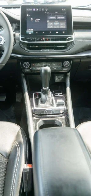 Used 2023 White Jeep Latitude image 16