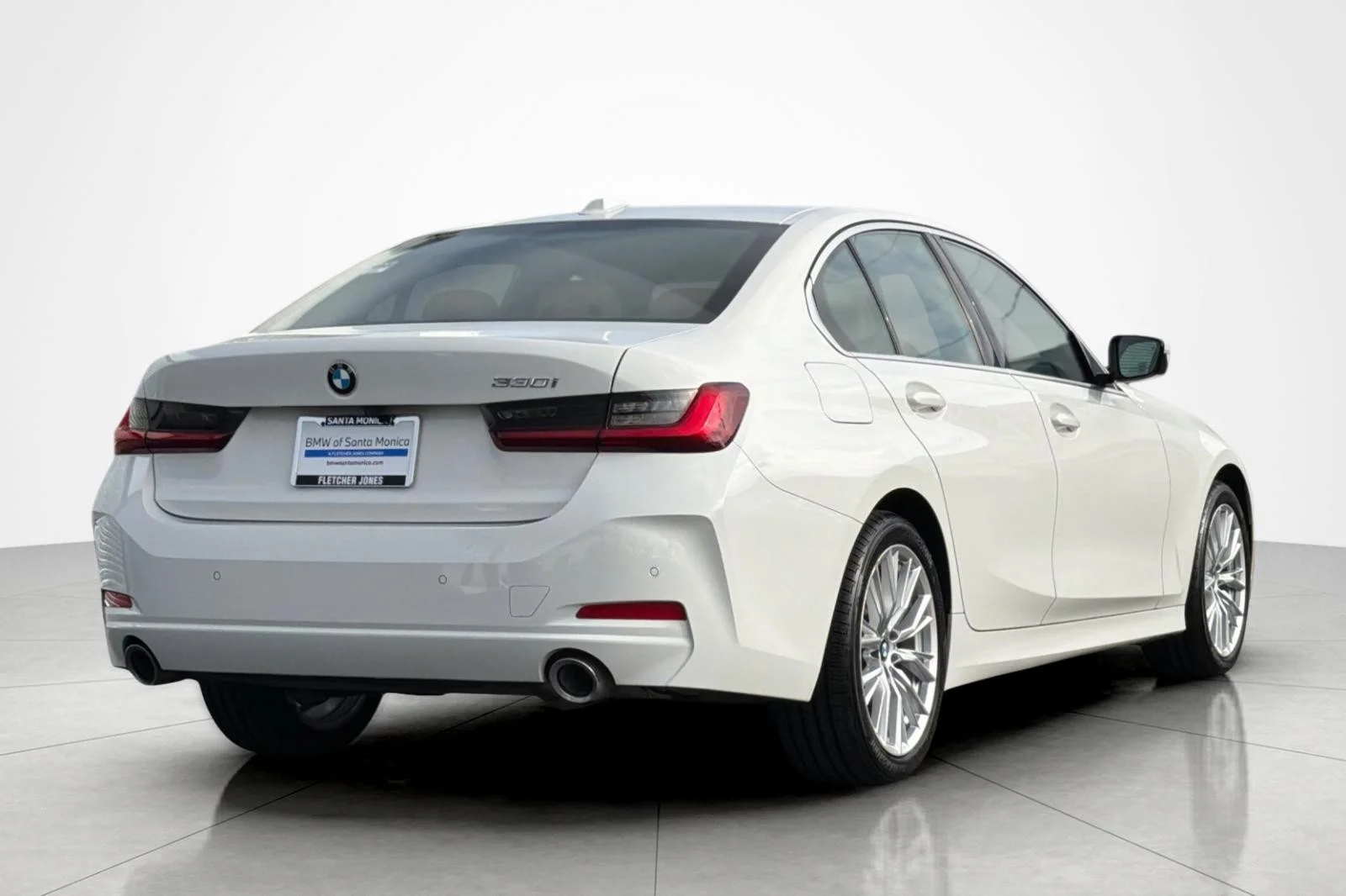 Used 2024 Alpine White BMW 330i image 5
