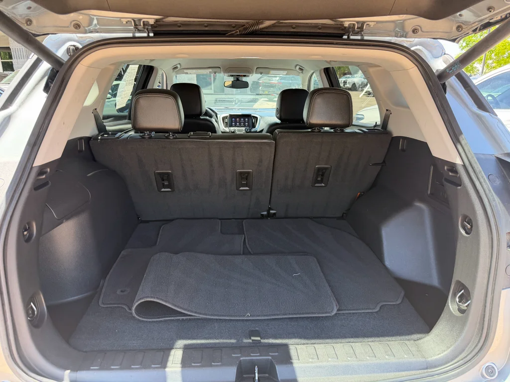 Used 2024 Sterling Metallic GMC SLT image 31