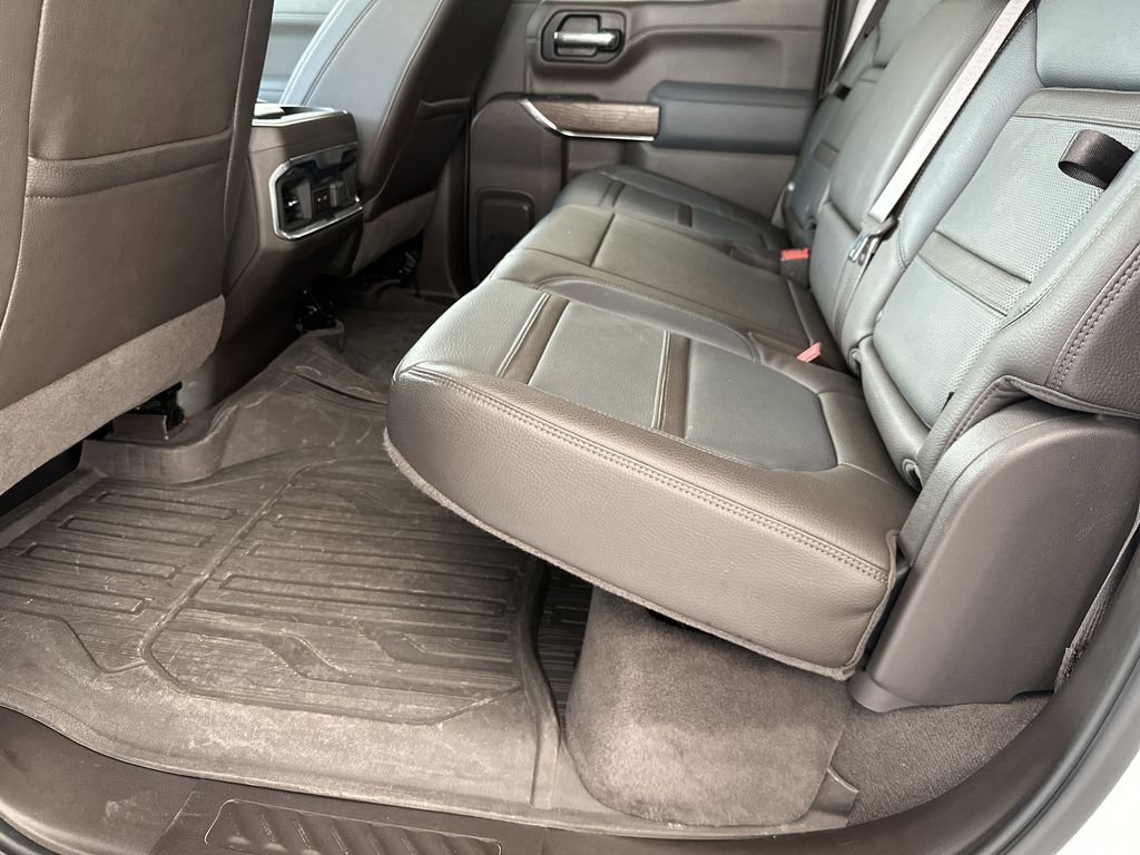 Used 2022 White GMC Denali image 31