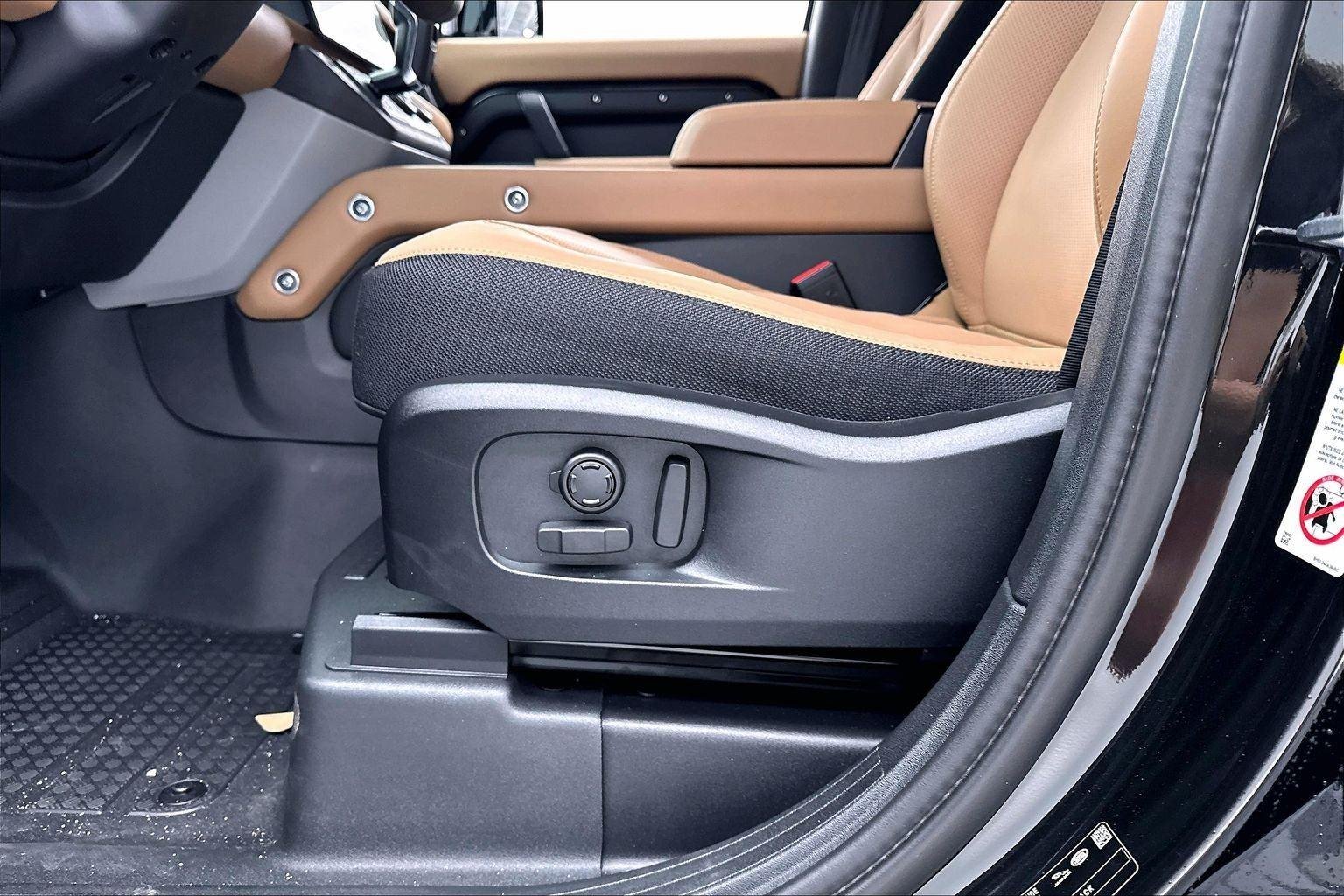 New 2026 Santorini Black Metallic Land Rover X image 25