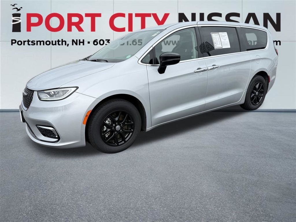 Used 2024 Silver Mist Clearcoat Chrysler Touring L w/heated leather seats image 36