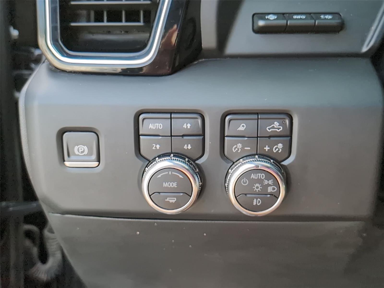 Used 2023 Onyx Black GMC Denali Ultimate image 32