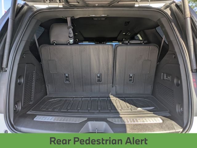 Used 2023 White GMC Denali image 30