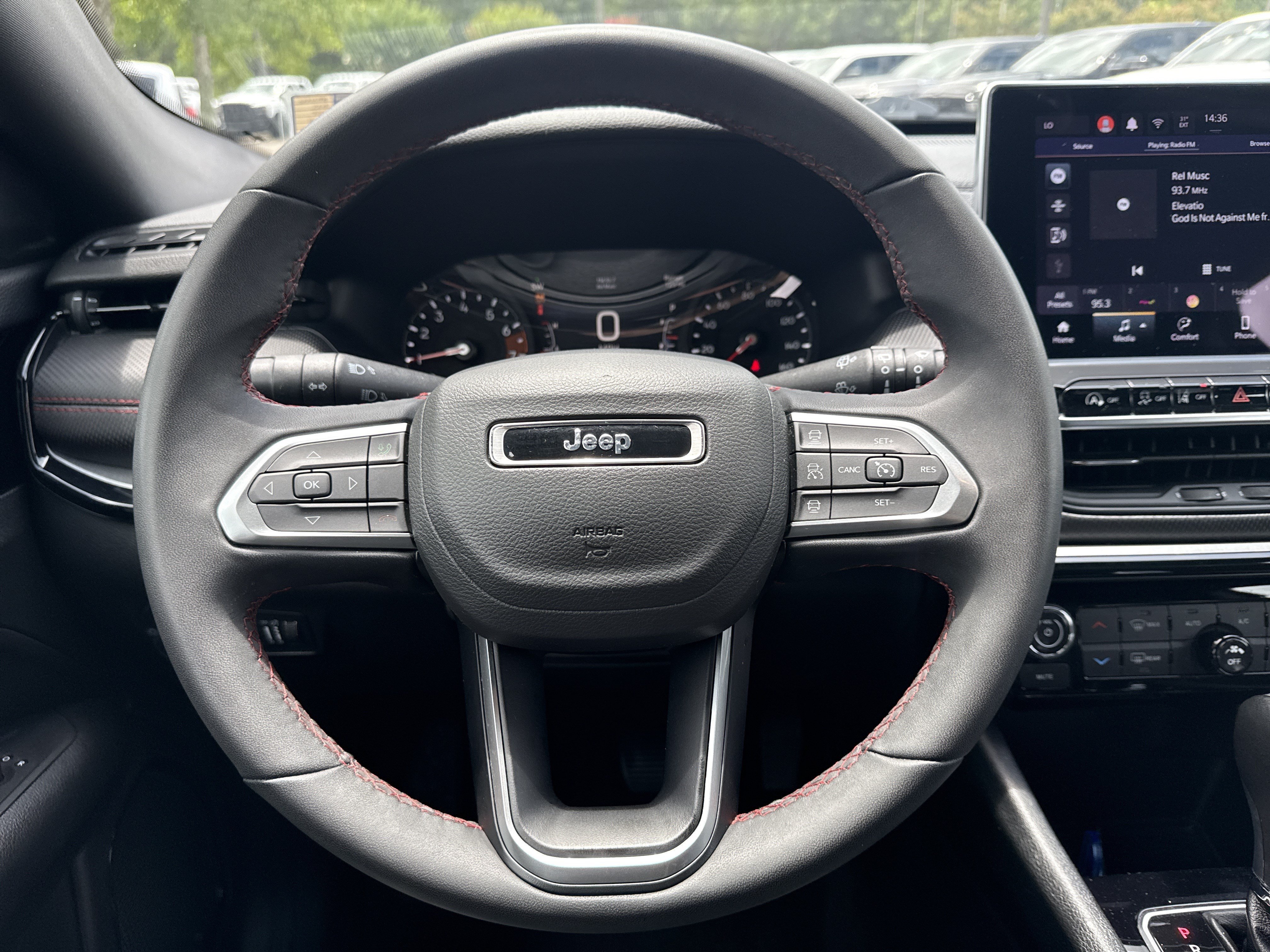 Used 2025 Red Hot Pearlcoat Jeep Trailhawk image 24