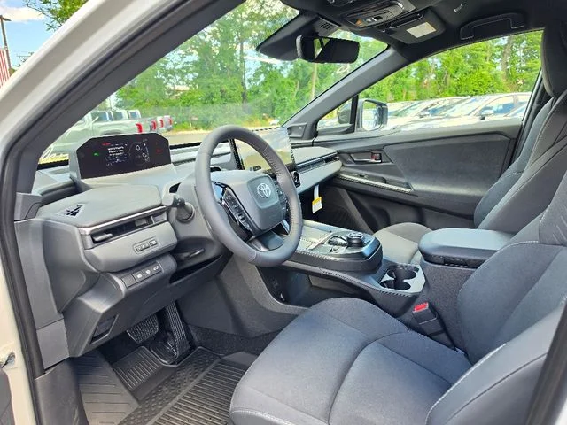 2026 Toyota C-HR XSE - Photo 13