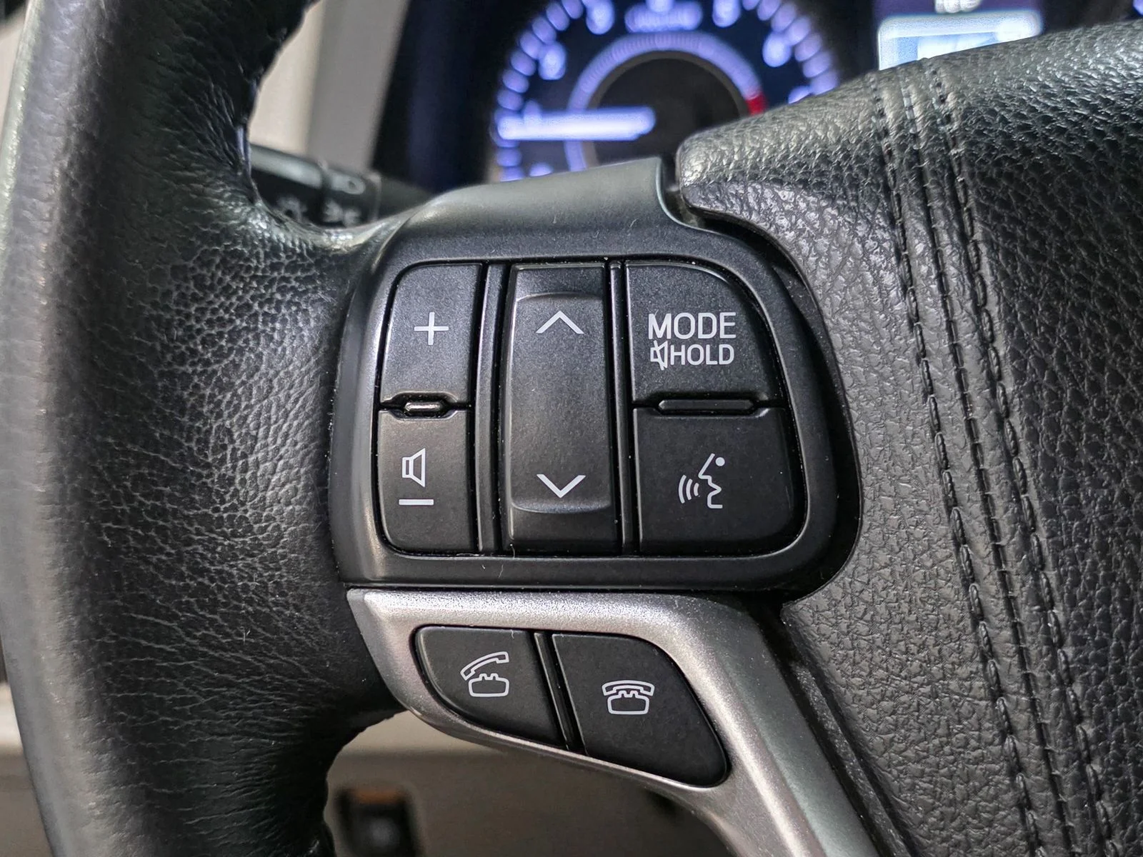 Used 2016 Red Toyota XLE image 36