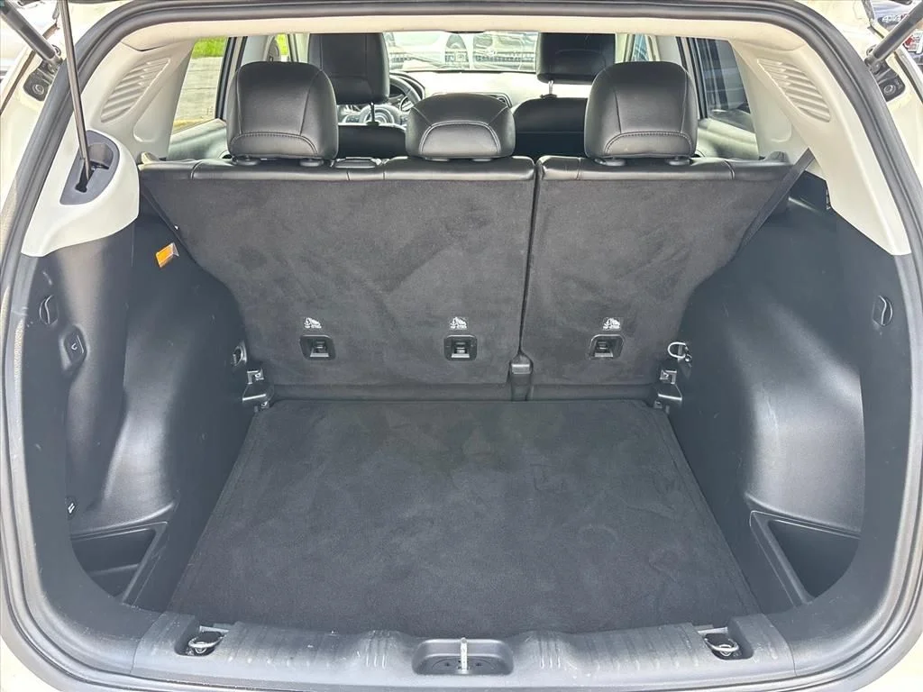 Used 2018 White Clearcoat Jeep Limited image 7