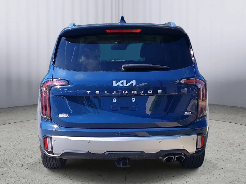 Used 2023 Black Kia EX image 4