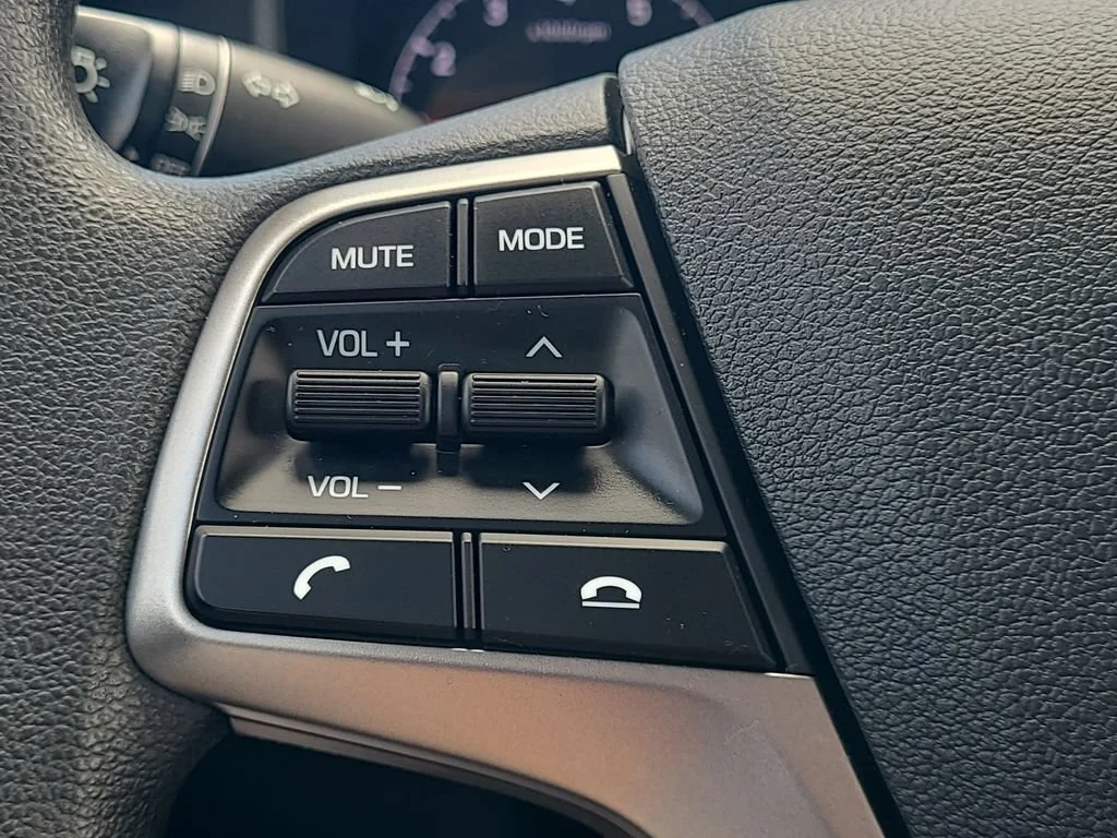 Used 2019 Red Hyundai SE image 18