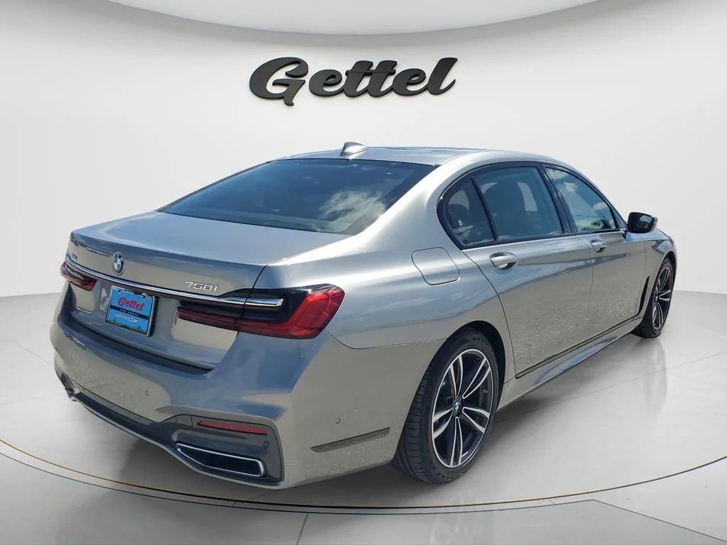Used 2021 Gray BMW xDrive image 5