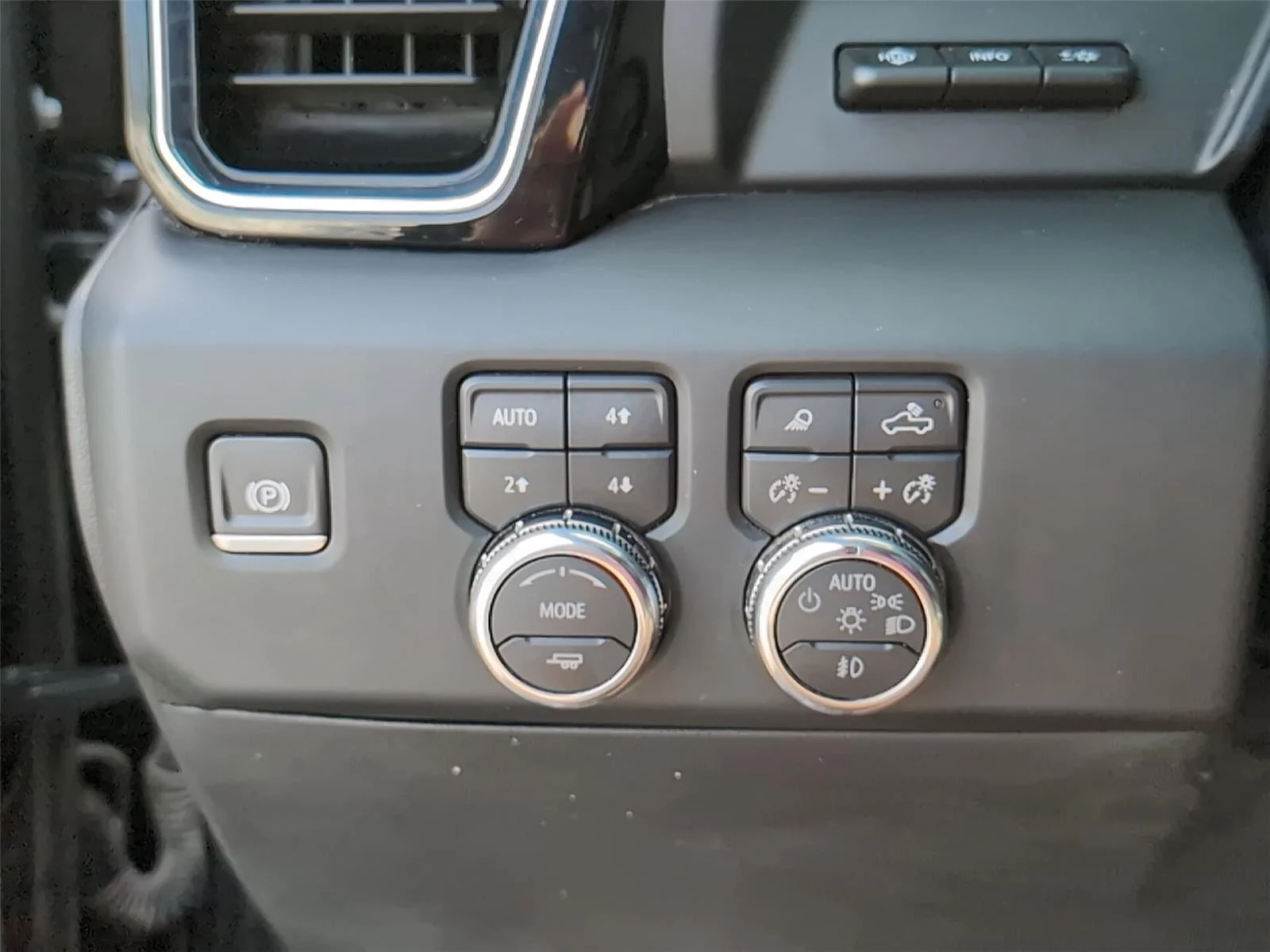 Used 2023 Onyx Black GMC Denali Ultimate image 32