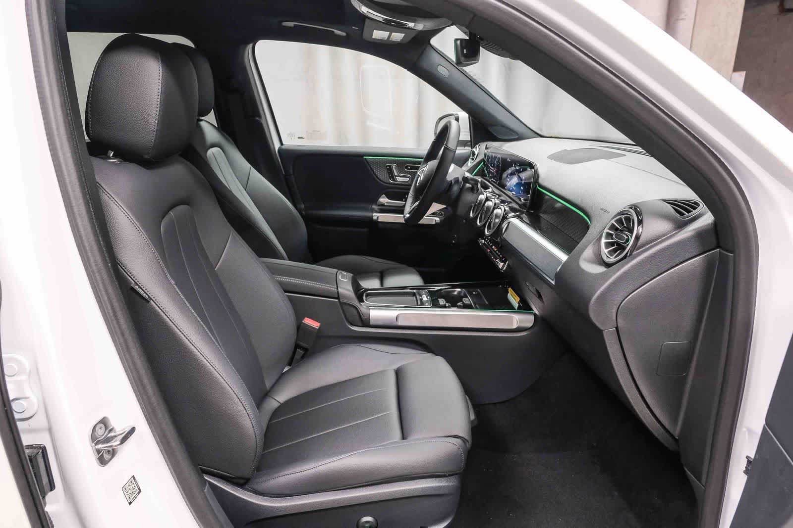 New 2026 Polar White Mercedes-Benz GLB 250 image 22