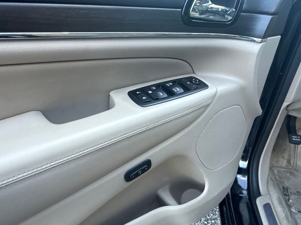 Used 2019 Black Jeep Overland image 17