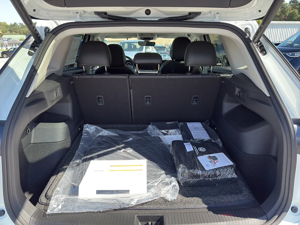 New 2025 Pure White Volkswagen 2.0T SE 4MOTION image 11
