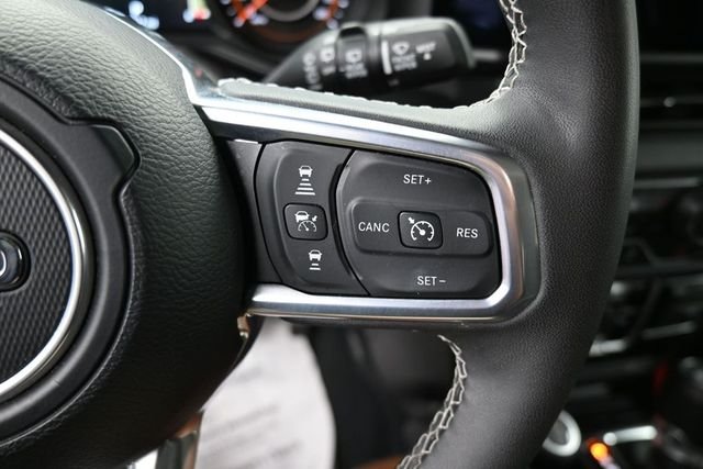 Used 2025 White Jeep Sahara image 27