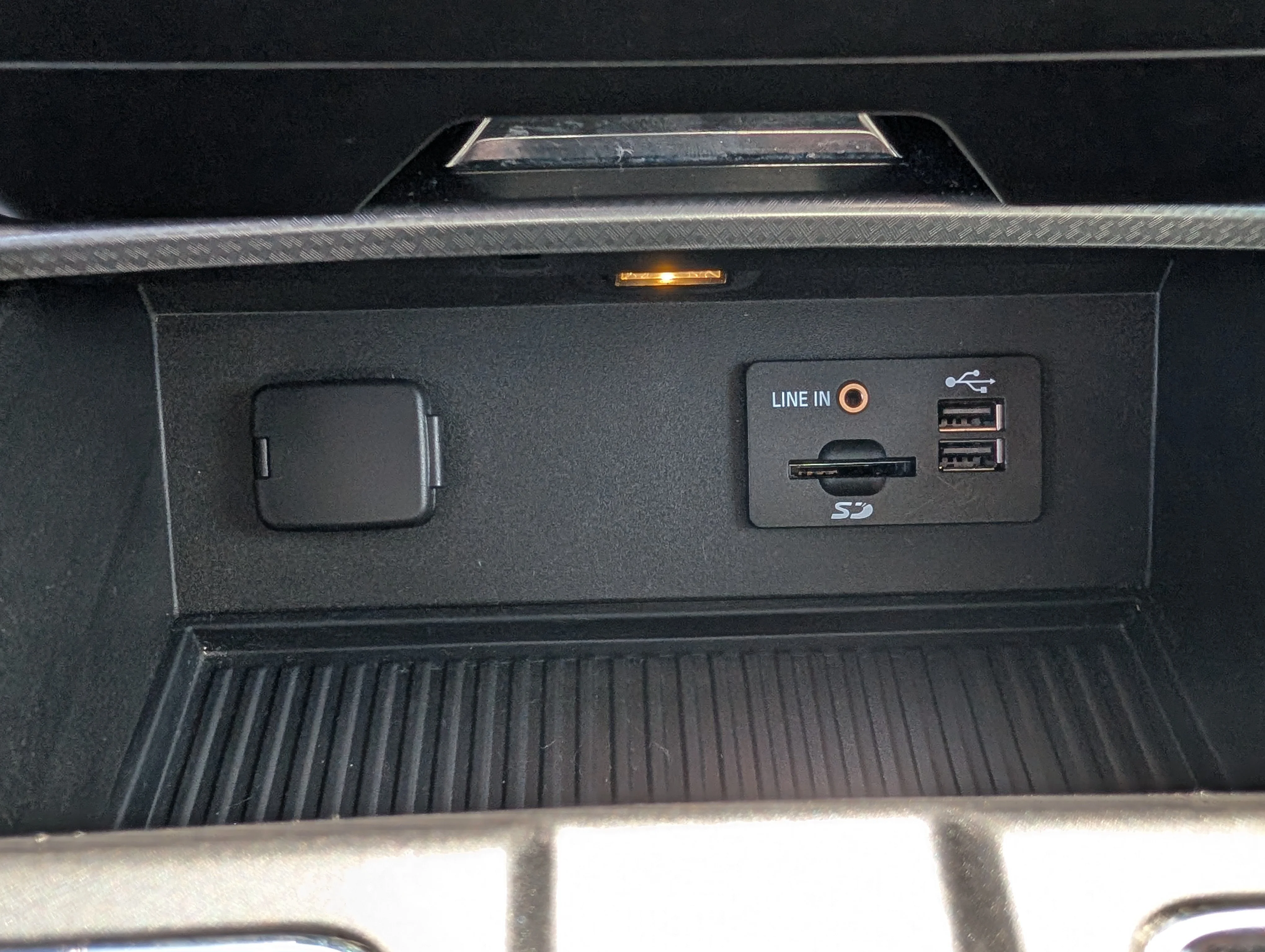 Used 2015 Tuxedo Black Metallic Ford XLT image 31
