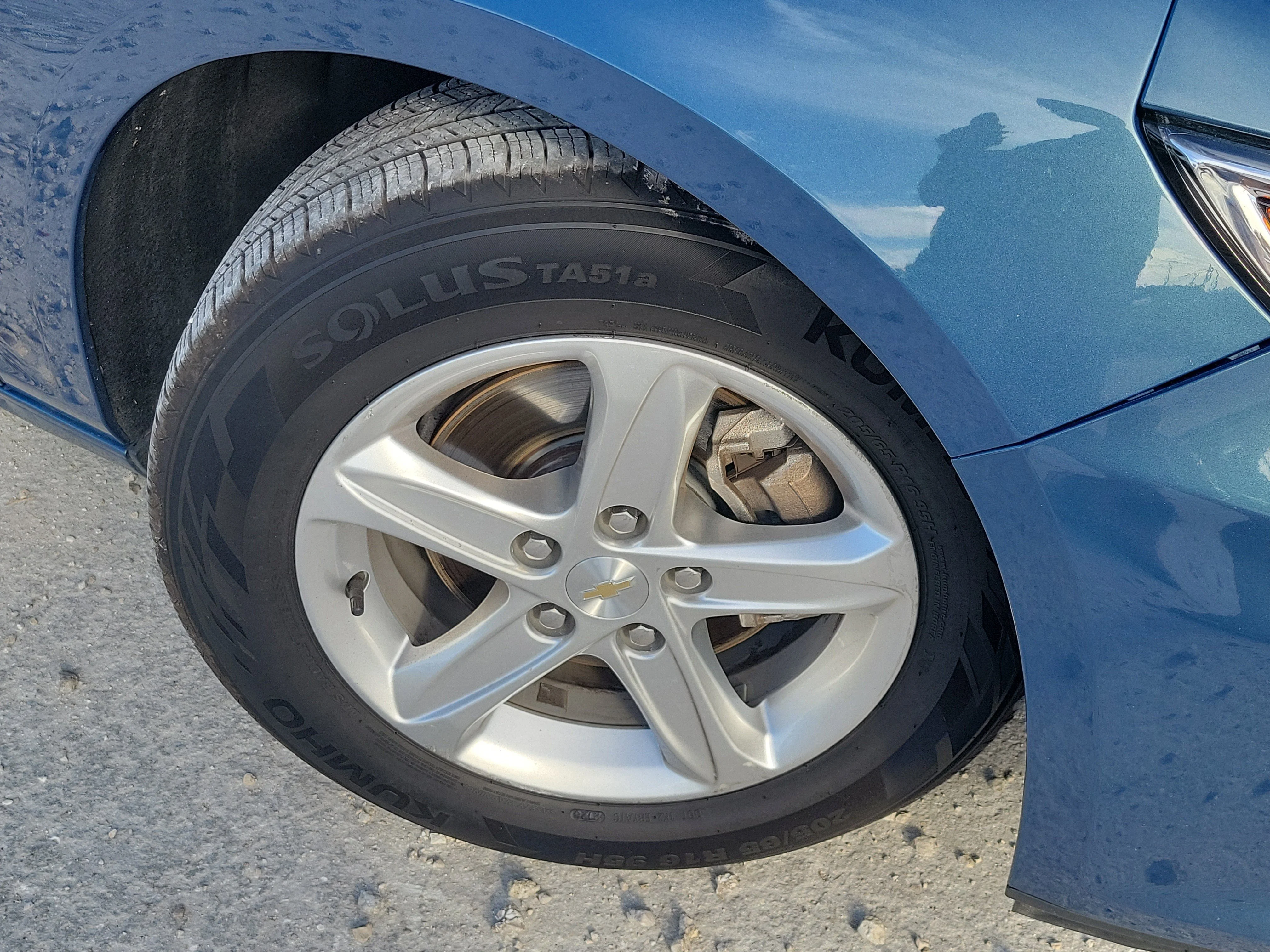 Used 2024 Lakeshore Blue Metallic Chevrolet LT image 8