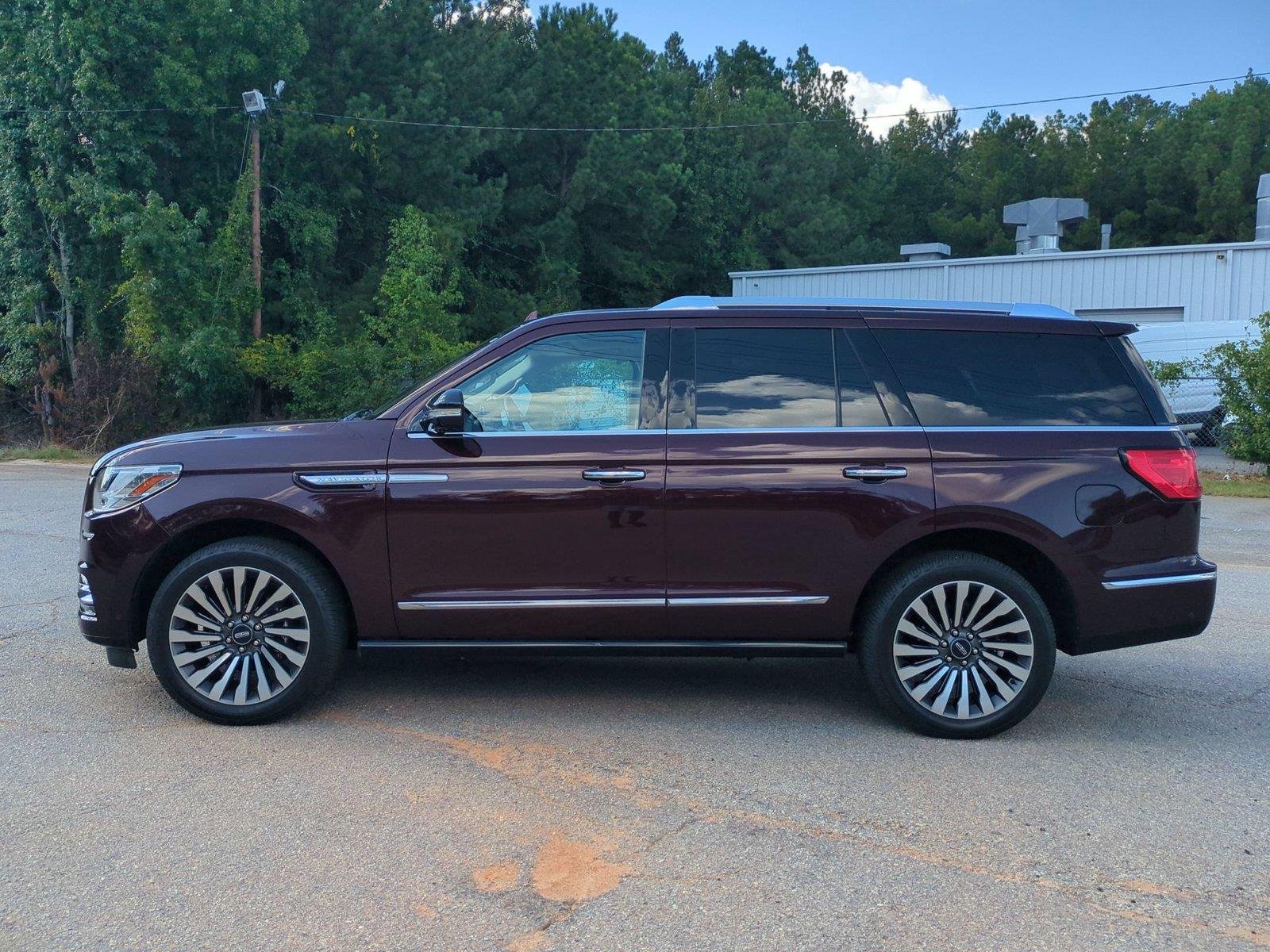 Used 2019 Burgundy Velvet Metallic Tinted Clearcoat Lincoln Reserve image 2