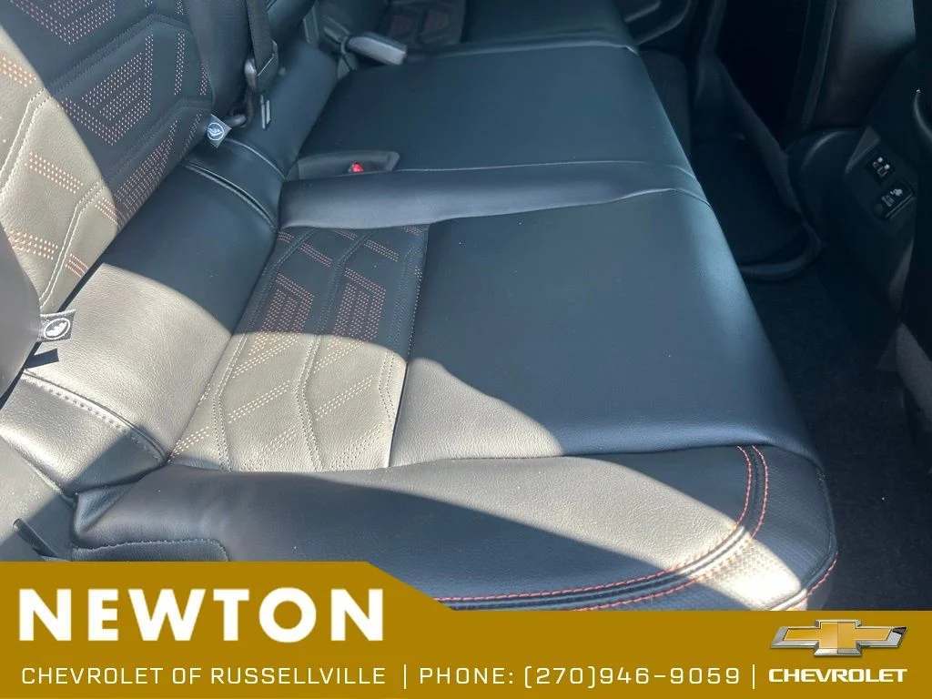 Used 2025 Black Nissan PRO-X image 29
