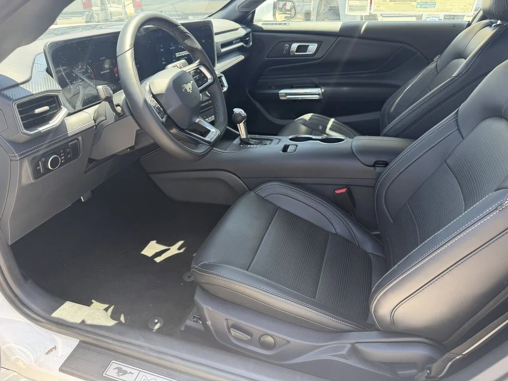 2025 Ford Mustang EcoBoost Premium - Photo 18