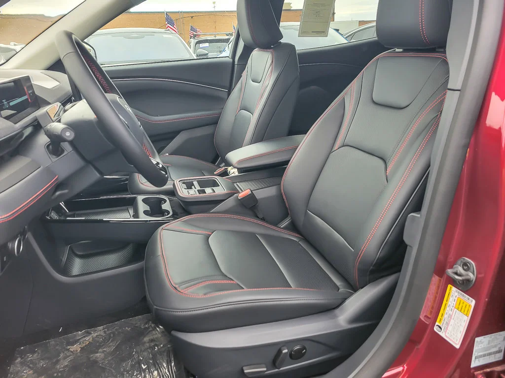 New 2025 Molten Magenta Metallic Tinted Clearcoat Ford Premium image 9
