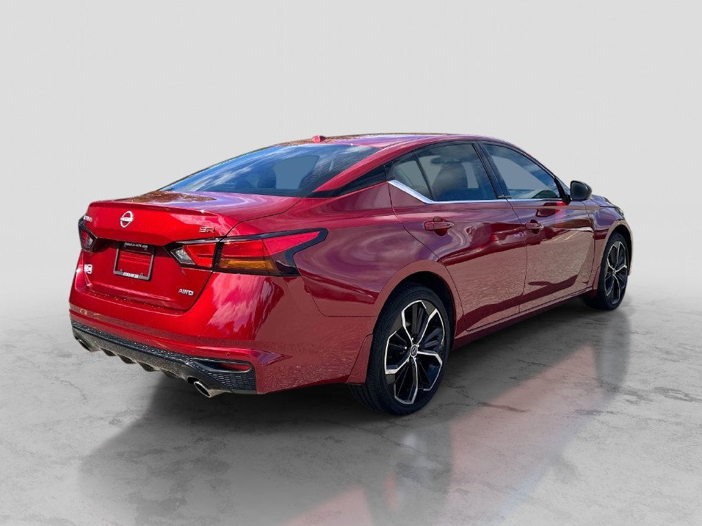 Used 2024 Red Nissan 2.5 SR image 5