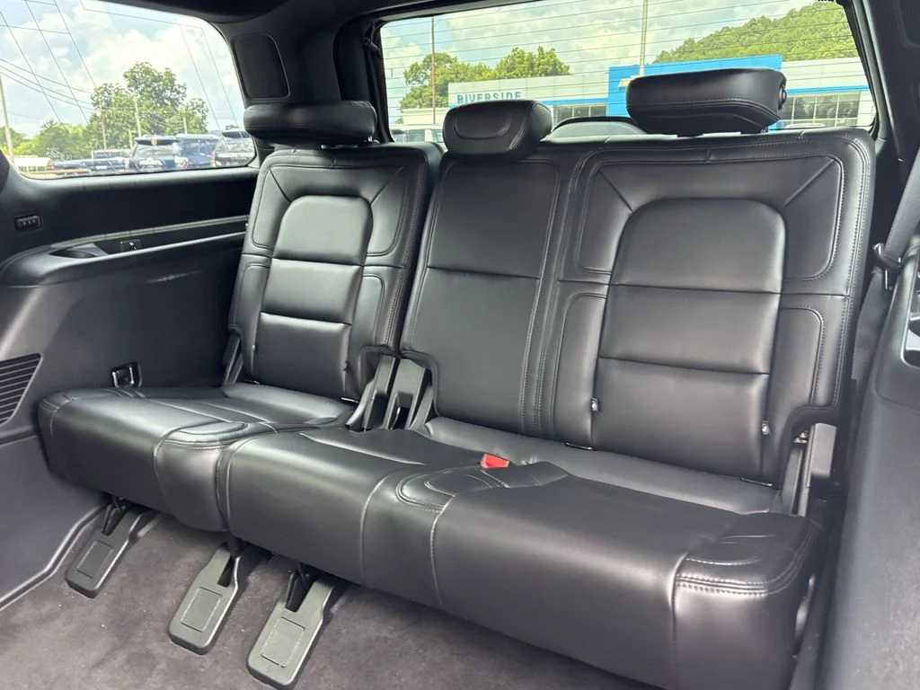 Used 2020 Black Lincoln Reserve image 16