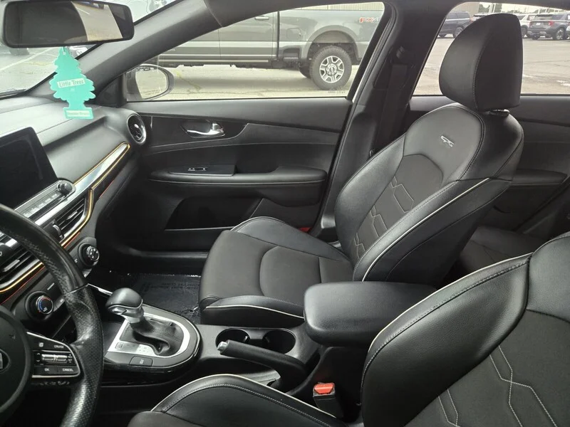 Used 2020 Clear White KIA GT-LINE image 2