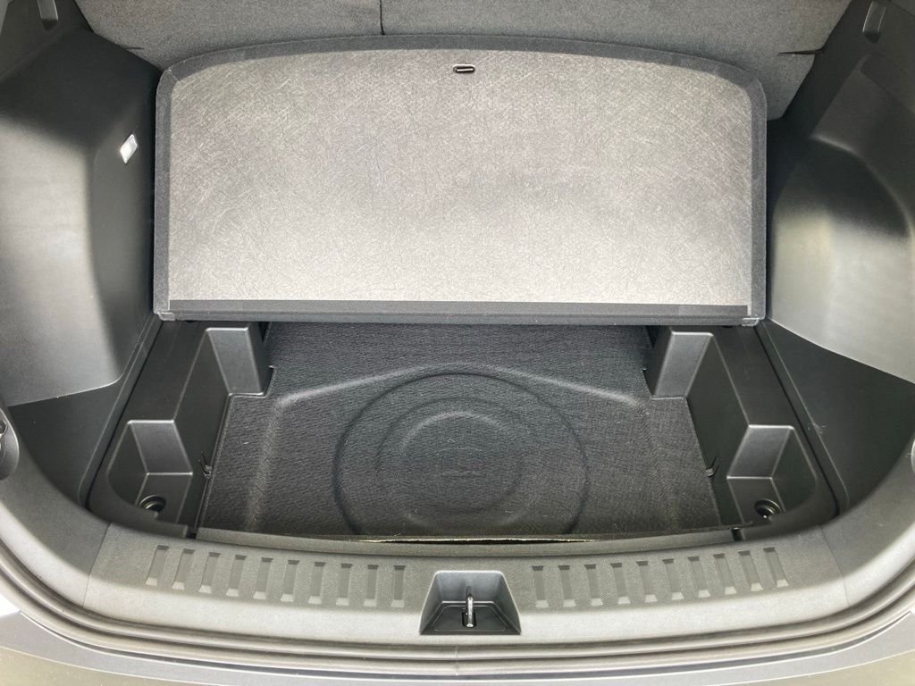 New 2027 Summit White Chevrolet LT image 21