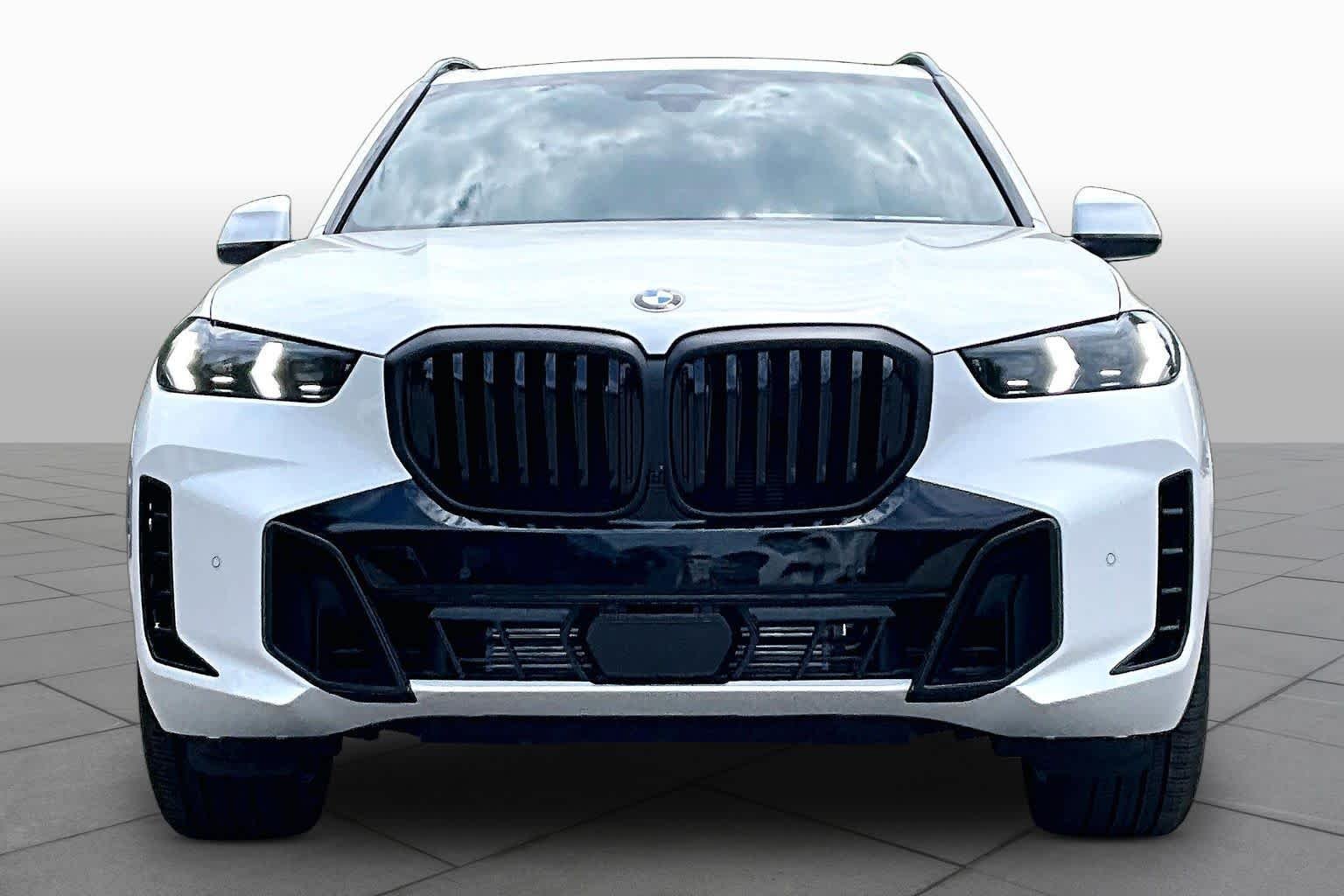 New 2026 Mineral White Metallic BMW xDrive40i image 3