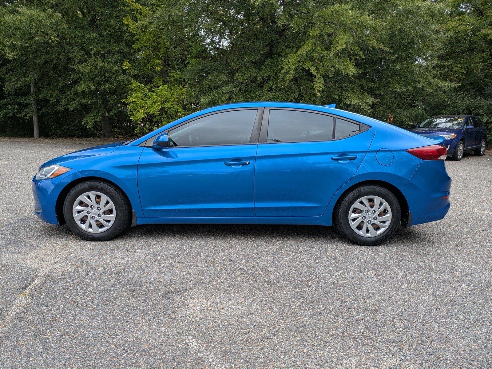 Used 2017 Electric Blue Hyundai SE image 7