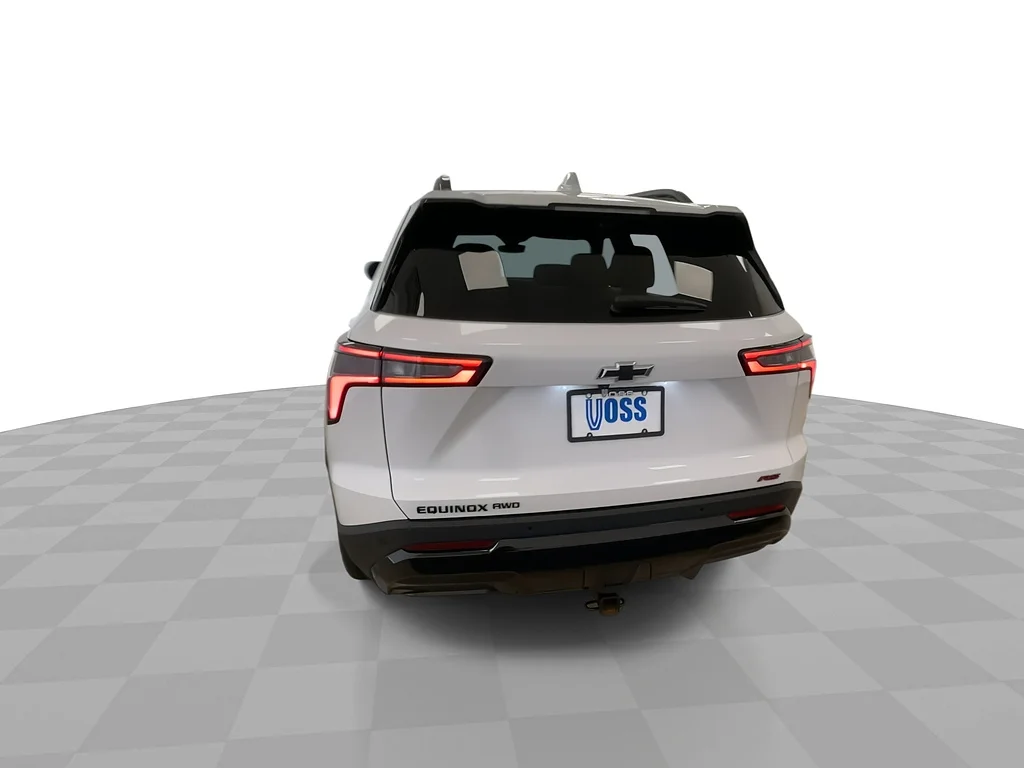 Used 2025 Iridescent Pearl Tricoat Chevrolet RS image 8