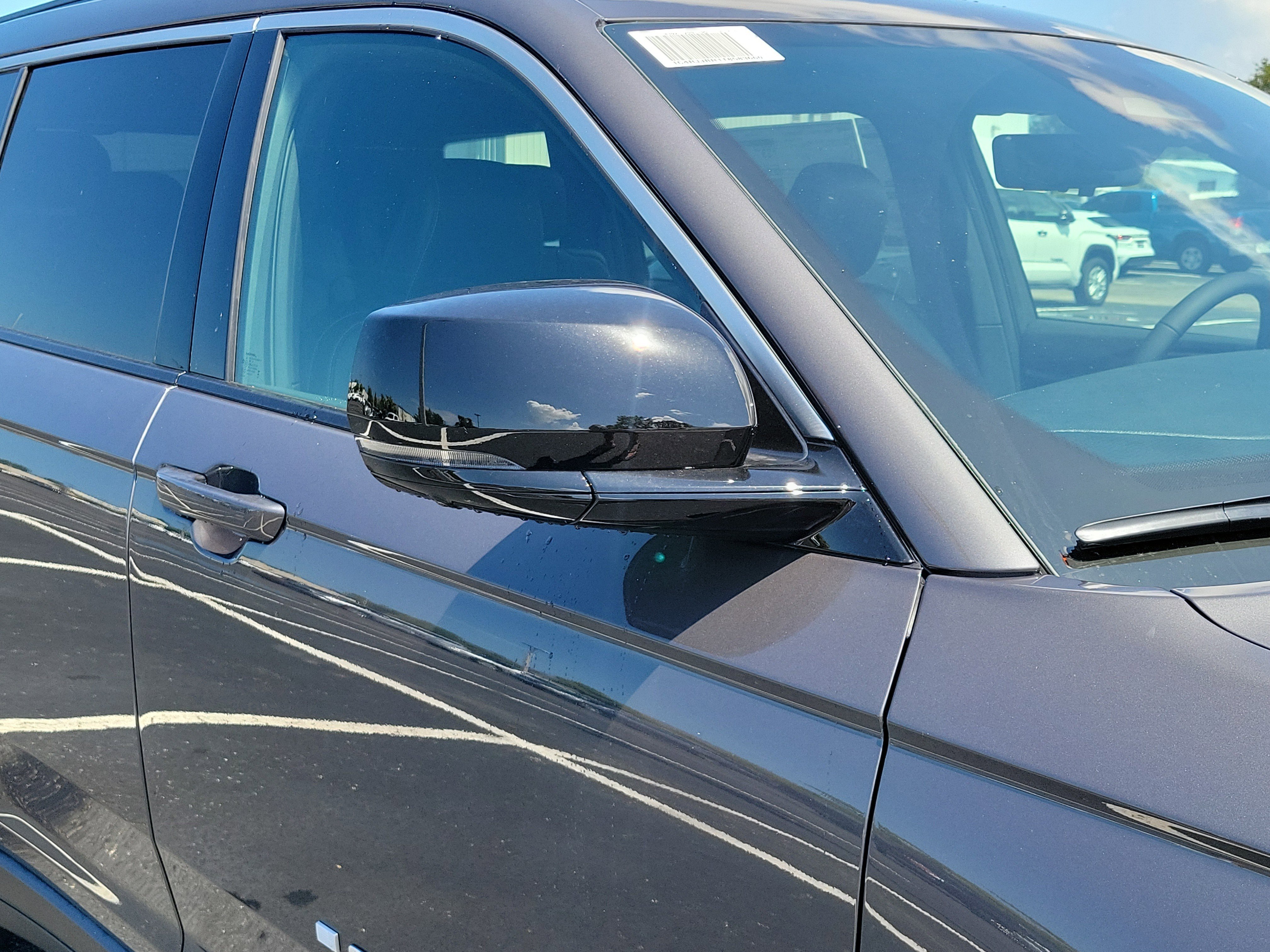New 2026 Baltic Gray Metallic Clear-Coat Exterior Paint Jeep Limited image 9