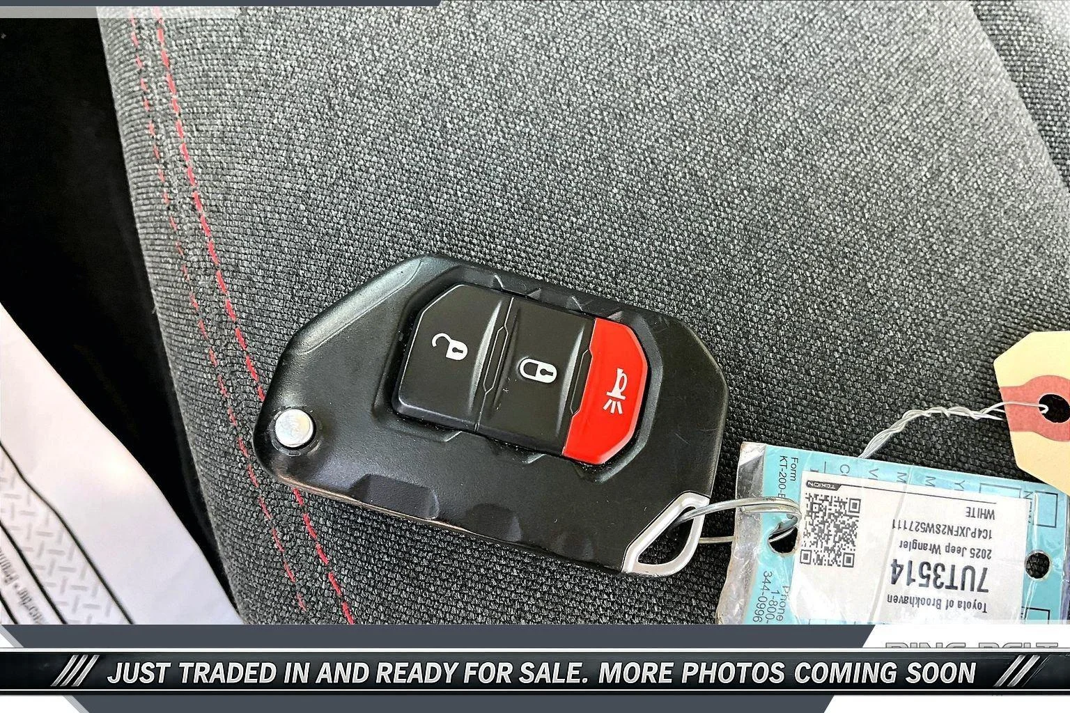 Used 2025 White Jeep 4-Door Rubicon 4x4 image 9
