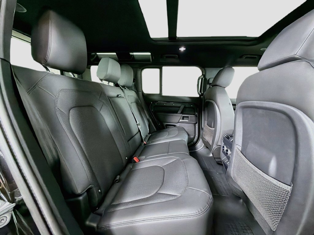 New 2026 Santorini Black Land Rover X-Dynamic SE image 29