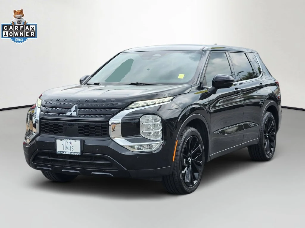 Used 2024  Mitsubishi SE Black Edition image 3