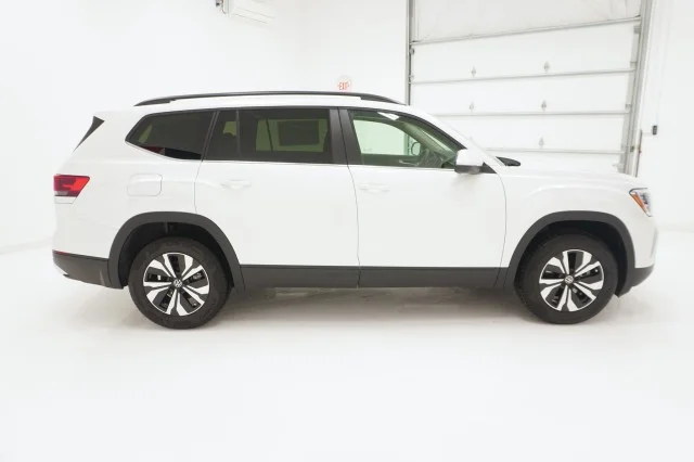 New 2026 Opal White Pearl Volkswagen 2.0T SE image 4