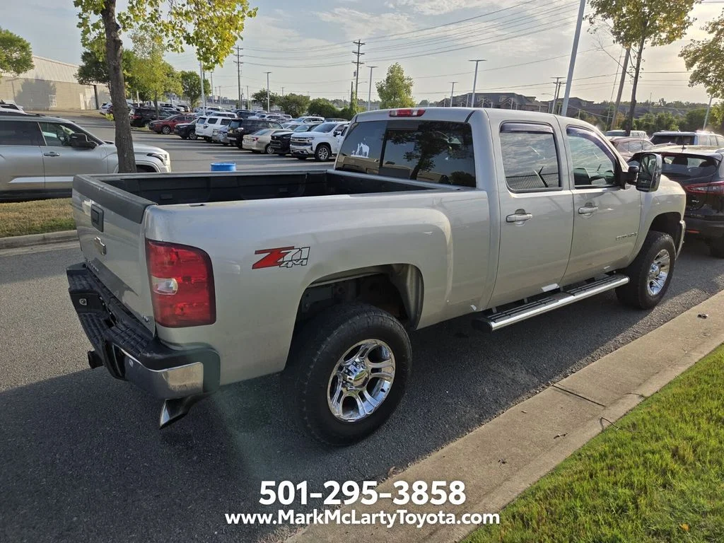 Used 2007 Silver Chevrolet LTZ image 3