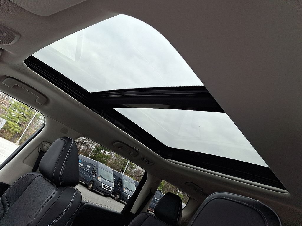 New 2026 RADIANT WHITE INFINITI Luxe 4WD image 11