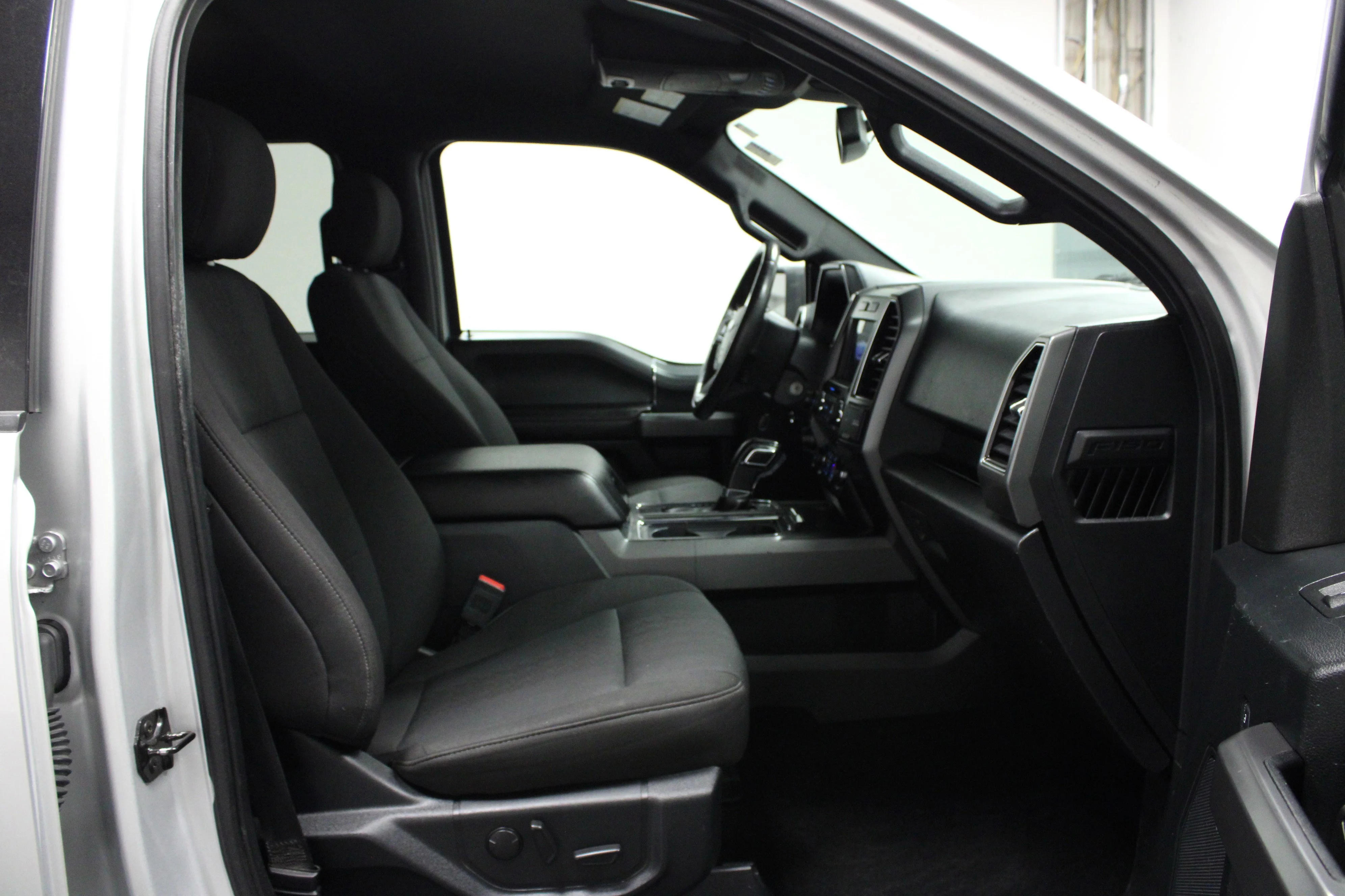 Used 2019 Ingot Silver Ford XLT image 17
