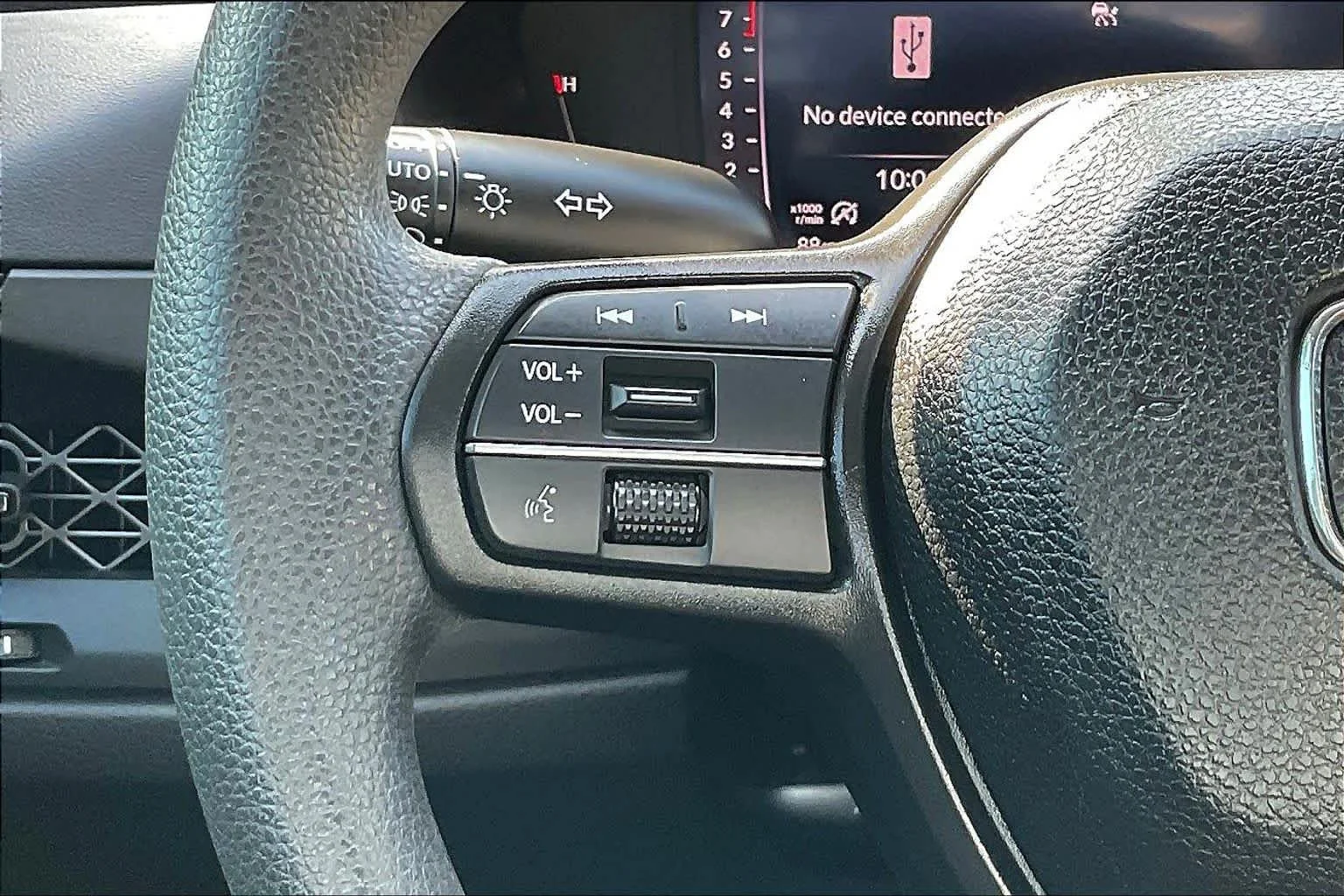 Used 2025 Meteorite Gray Metallic Honda LX image 22