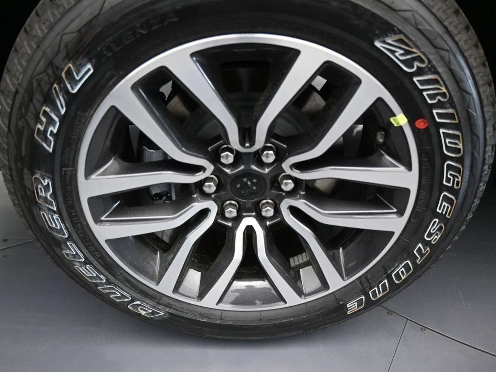 New 2026 Diamond Black Crystal Pearlcoat RAM Limited image 43