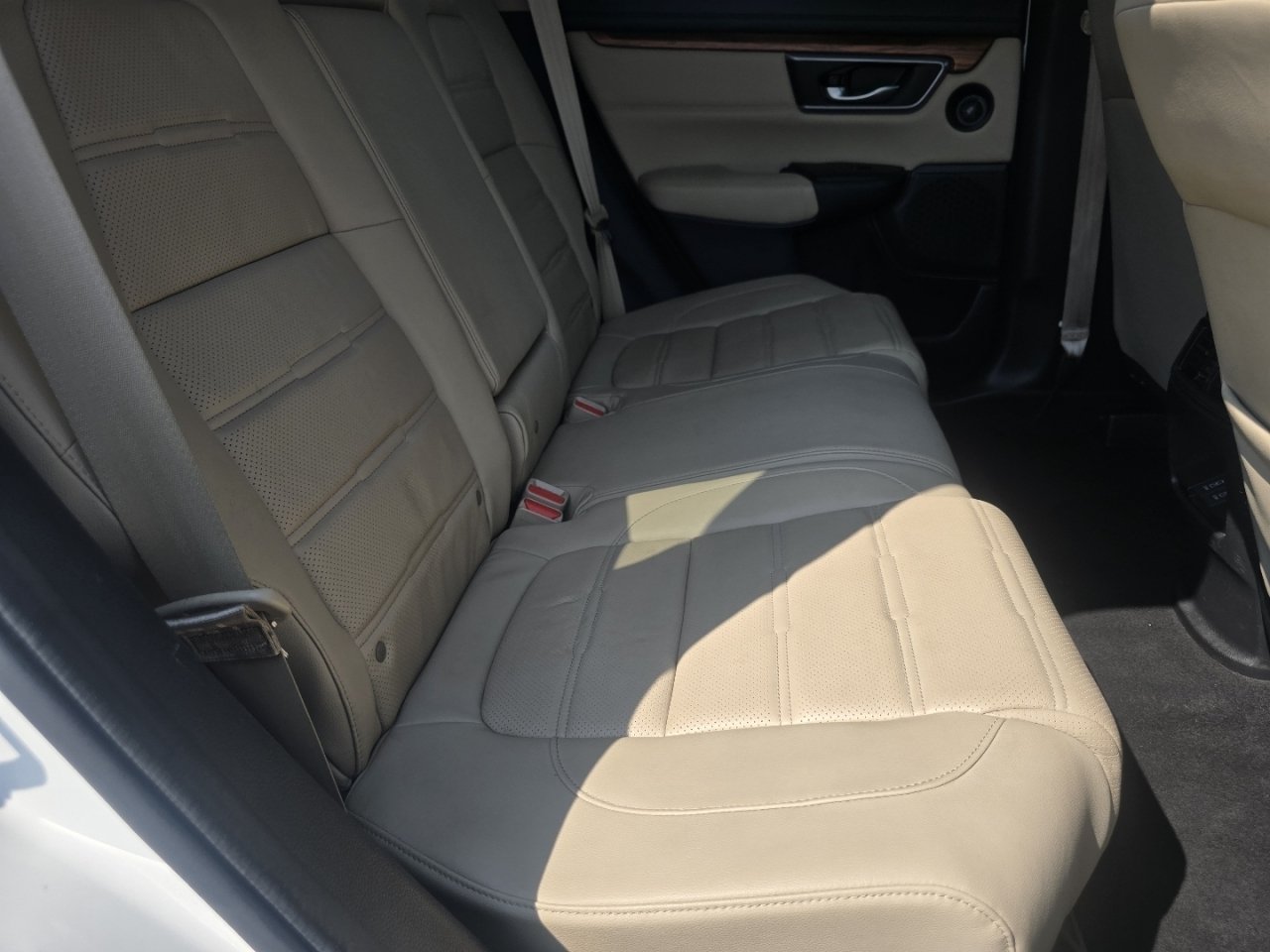 Used 2017 White Honda EX-L image 19