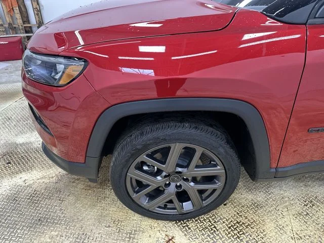 New 2026 Red Hot Pearl-Coat Exterior Paint Jeep Limited image 19