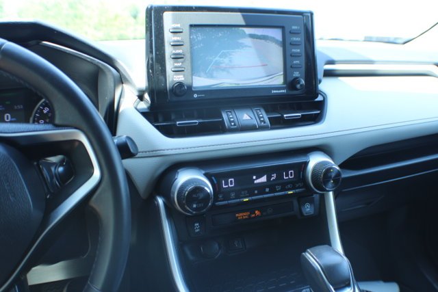 Used 2020 Super White Toyota XLE Premium image 12