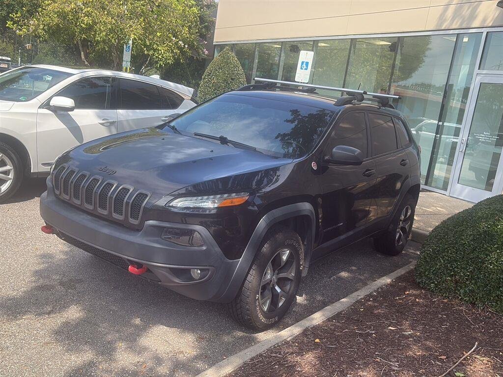 Used 2017 Diamond Black Crystal Pearlcoat Jeep Trailhawk image 4