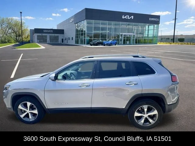 Used 2019 Silver Jeep Limited image 9