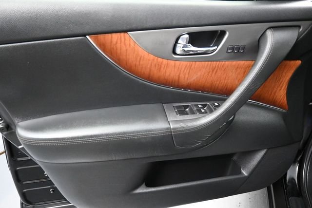 Used 2016 Black INFINITI Base image 19