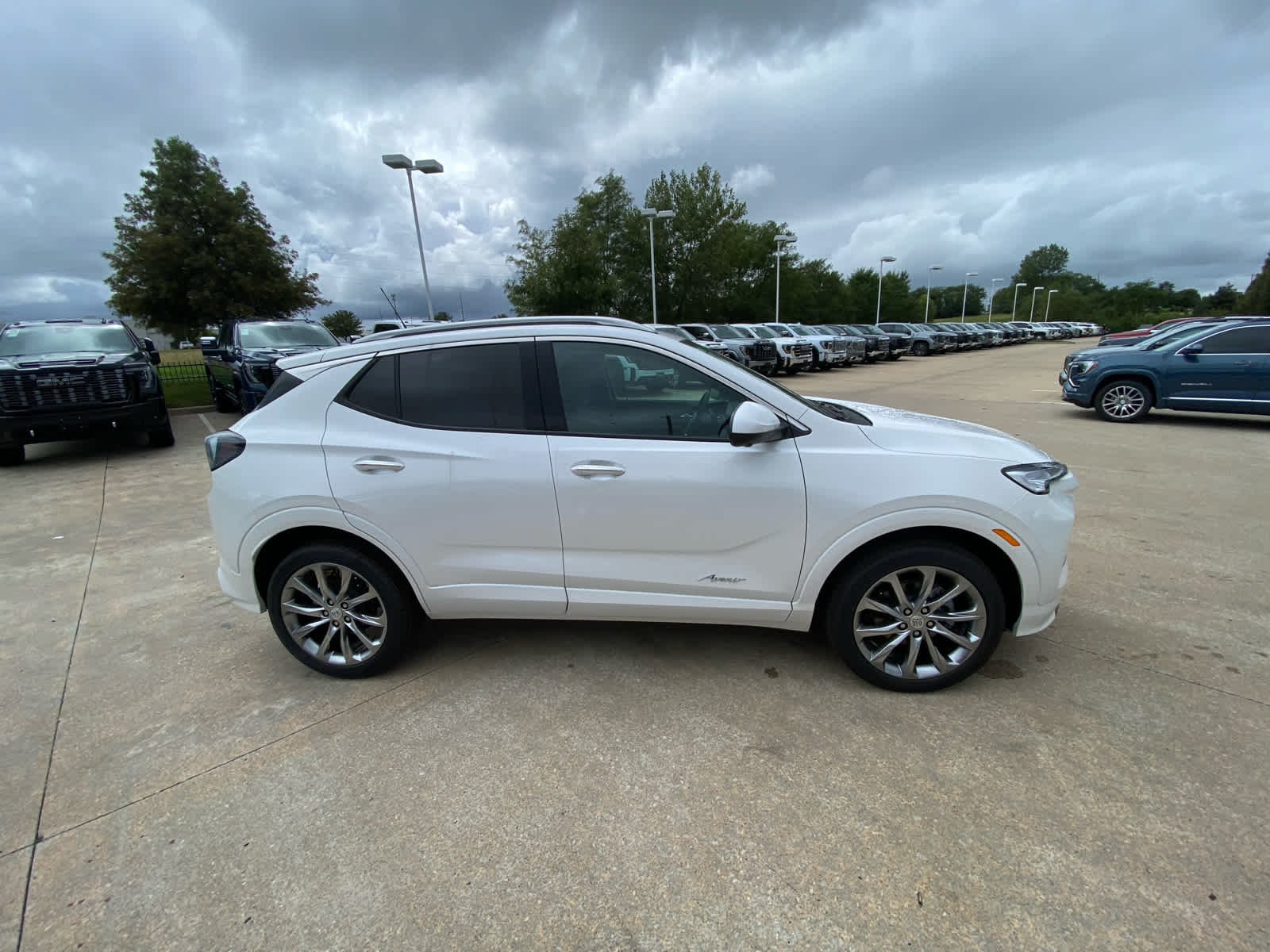New 2026 White Frost Tricoat Buick Avenir image 3